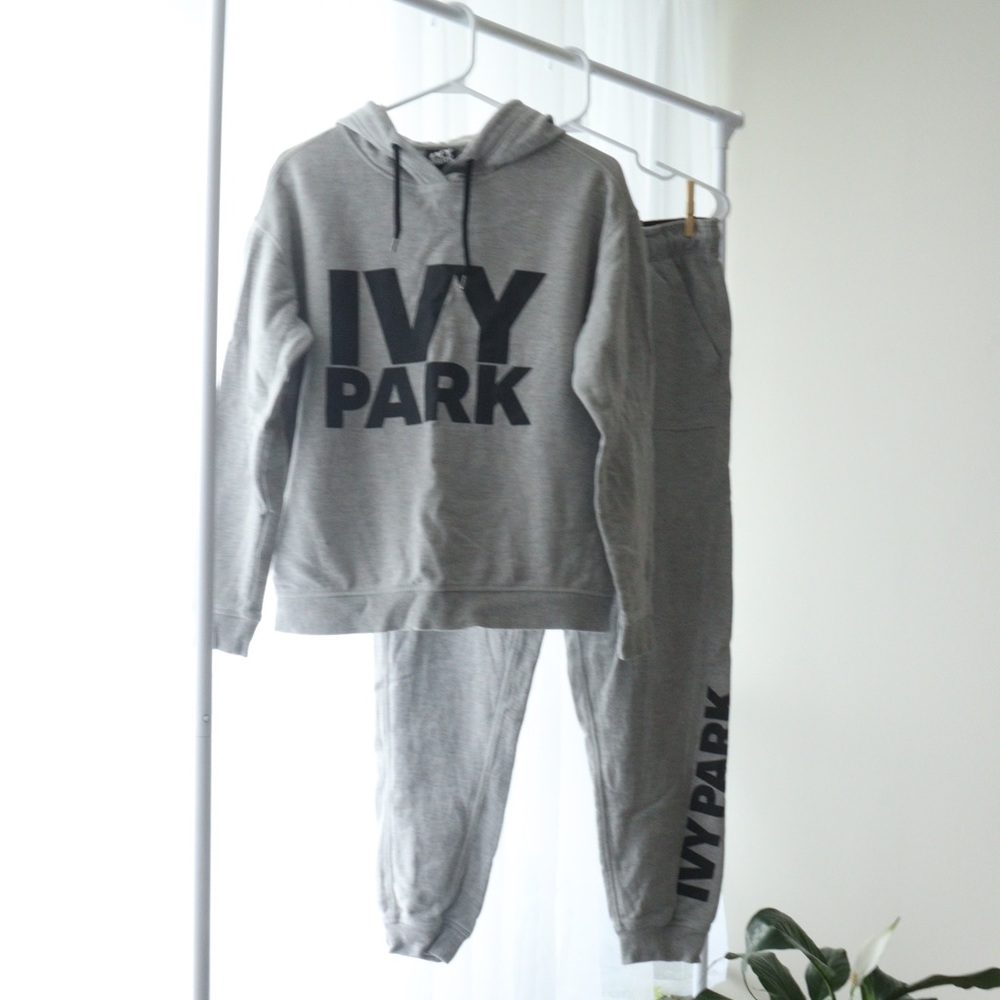 COMFY IVY PARK TRACK SUIT